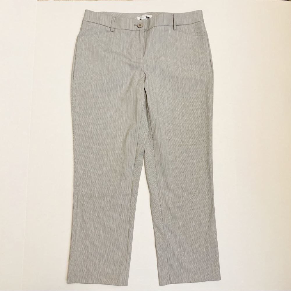 New York & Company Gray Cropped Pants Size 4